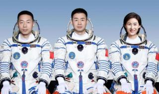 三名航天员顺利出舱